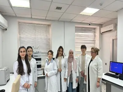 Chemistry students begin indus...