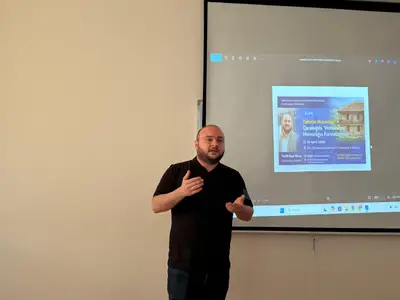 A masterclass on vernacular ar...