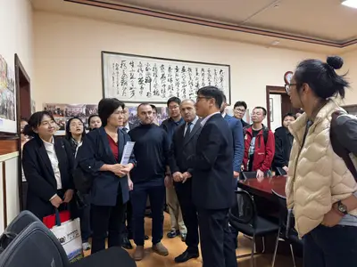 Delegation from Beijing Univer...